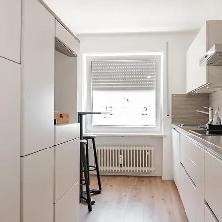 Mit Kueche & Balkon In - Skyrise 3*