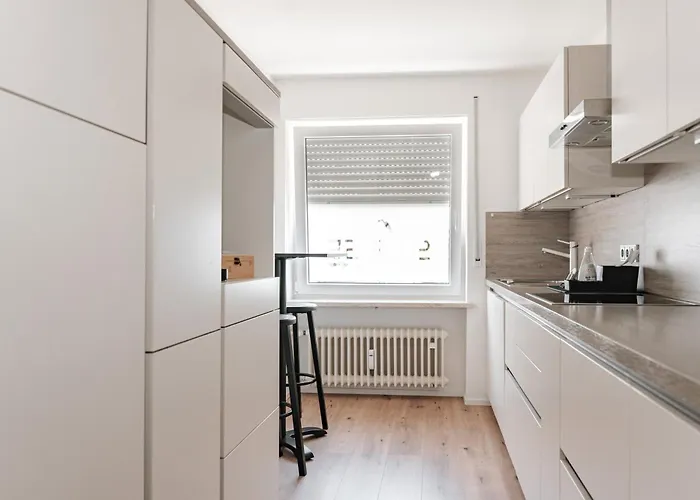 Mit Kueche & Balkon In - Skyrise 3*