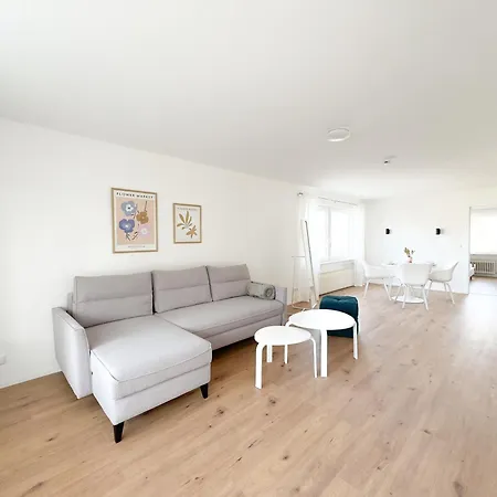 Skyrise - Stilvolles Mit Kueche & Balkon 3*