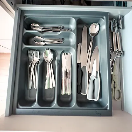 Skyrise - Stilvolles Mit Kueche & Balkon 3*