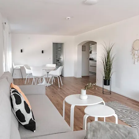 Mit Kueche & Balkon In - Skyrise Aparthotel 3*