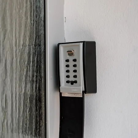 Skyrise - Stilvolles Mit Kueche & Balkon