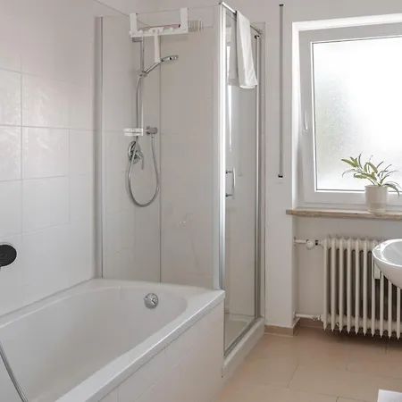 Skyrise - Stilvolles Mit Kueche & Balkon 3*