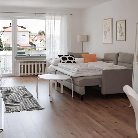 Skyrise - Stilvolles Mit Kueche & Balkon