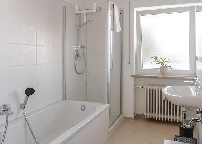 Mit Kueche & Balkon In - Skyrise 3*